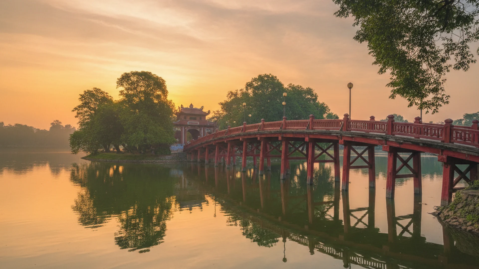 Hanoi Old Quarter Guide: Alleys, French Boulevards, Hidden Gems