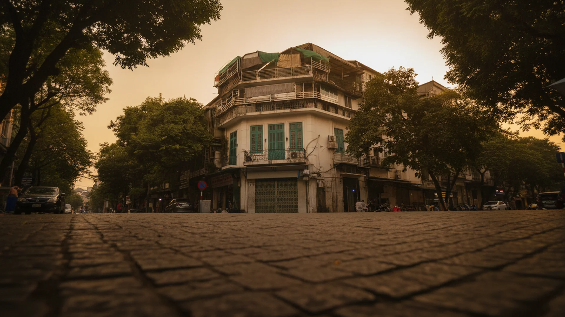 Hanoi Street Food Guide: Pho, Bun Cha, Banh Mi, Egg Coffee