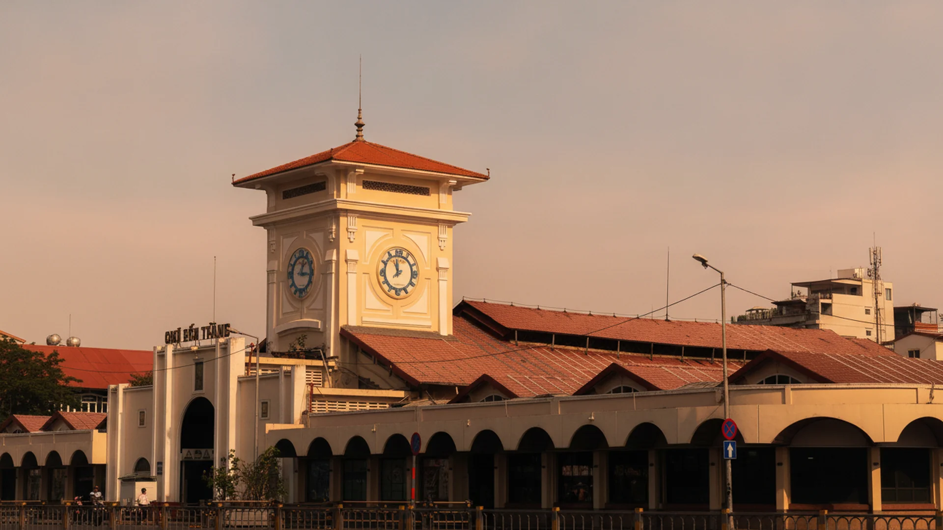 Ho Chi Minh City Travel Guide to Districts, Food, and History