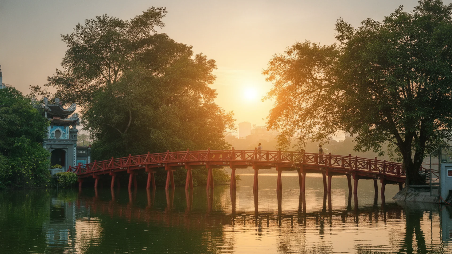 Hoan Kiem Lake and Ngoc Son Temple: Sunrise to Night Lights