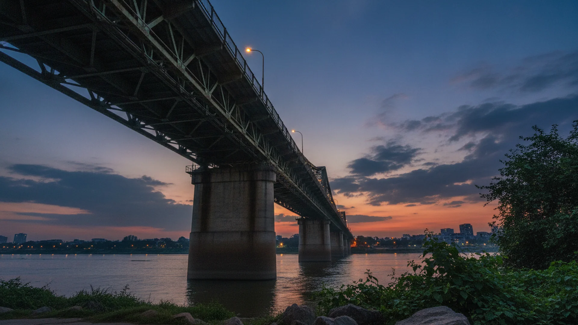 Long Bien Bridge Sunset Walk: Best Views and Market Life