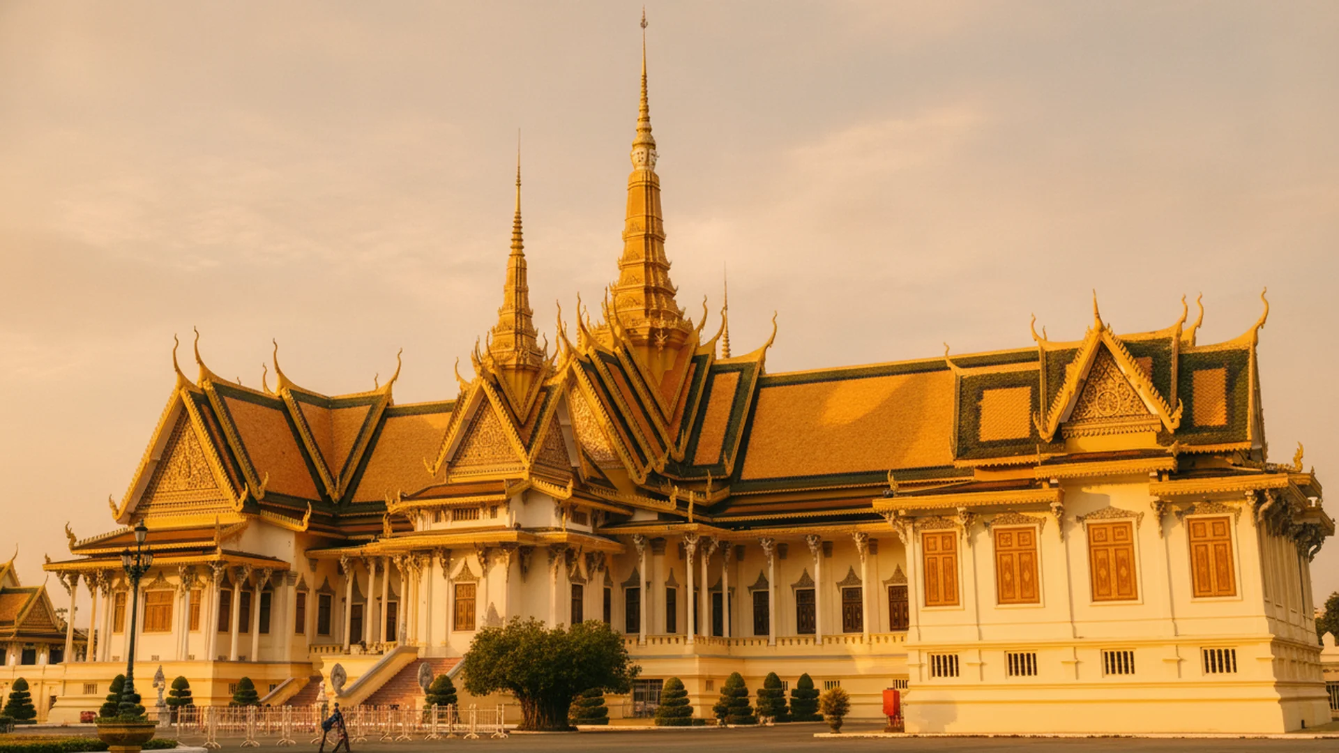 Phnom Penh Travel Guide: History, Markets and Riverfront